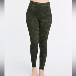 SPANX Look at Me now Seamless Green Camo Leggings Size Small